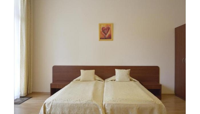 Persey Flora Apartments poza 2